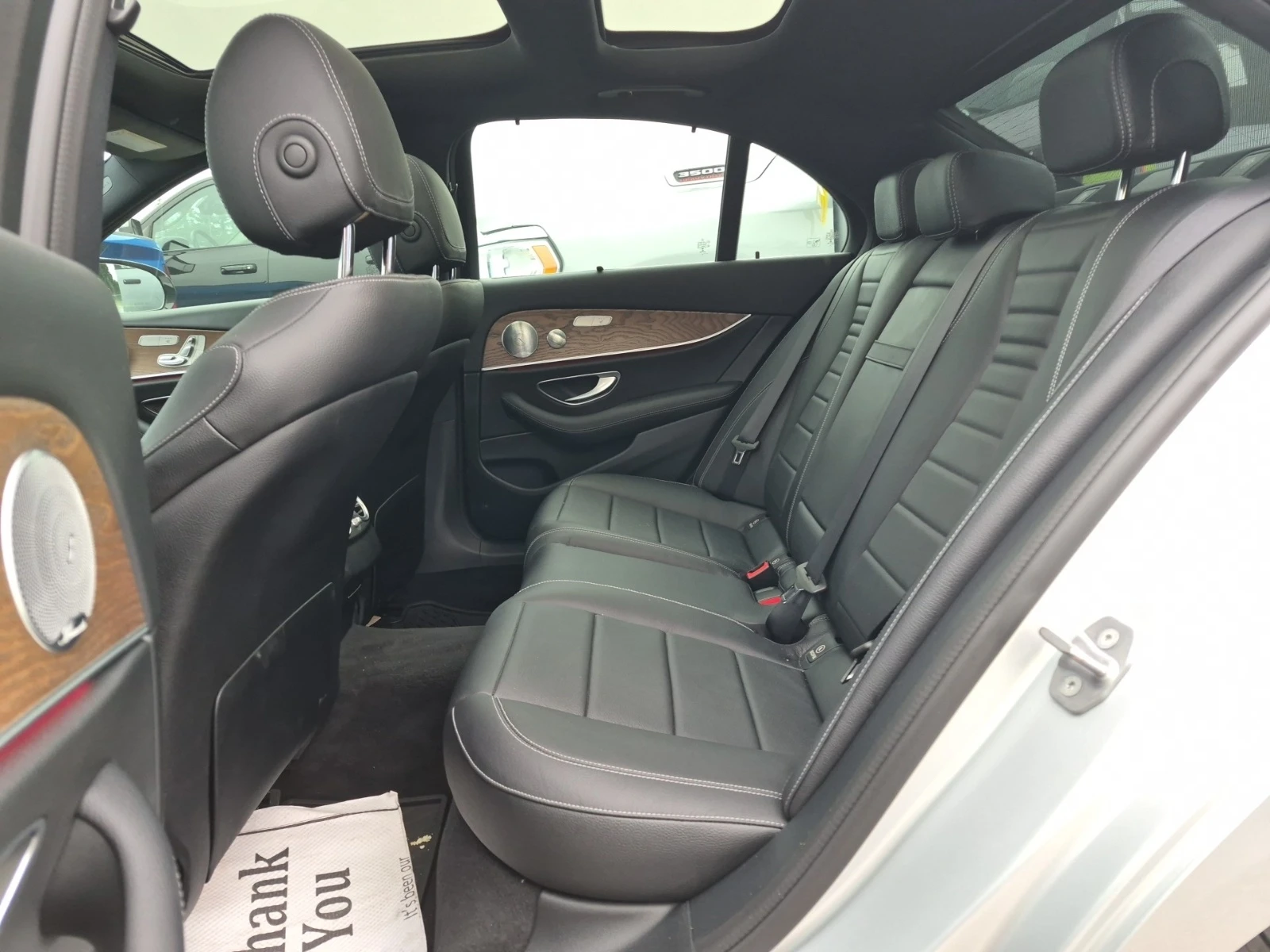 Mercedes-Benz E 400 4MATIC * AMG * ПАНОРАМА * CARFAX * , снимка 9 - Автомобили и джипове - 55617631