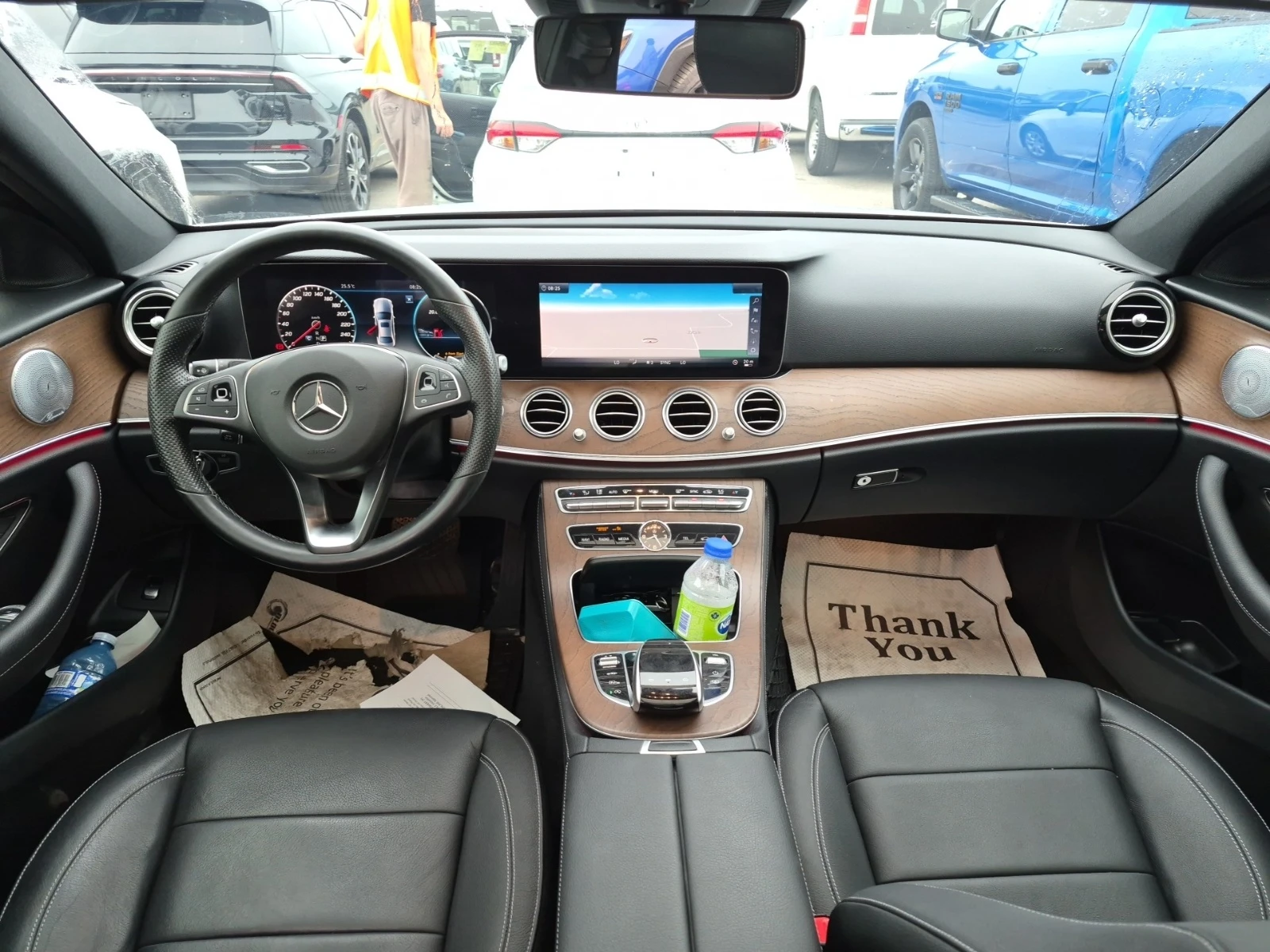 Mercedes-Benz E 400 4MATIC * AMG * ПАНОРАМА * CARFAX * , снимка 6 - Автомобили и джипове - 55617631