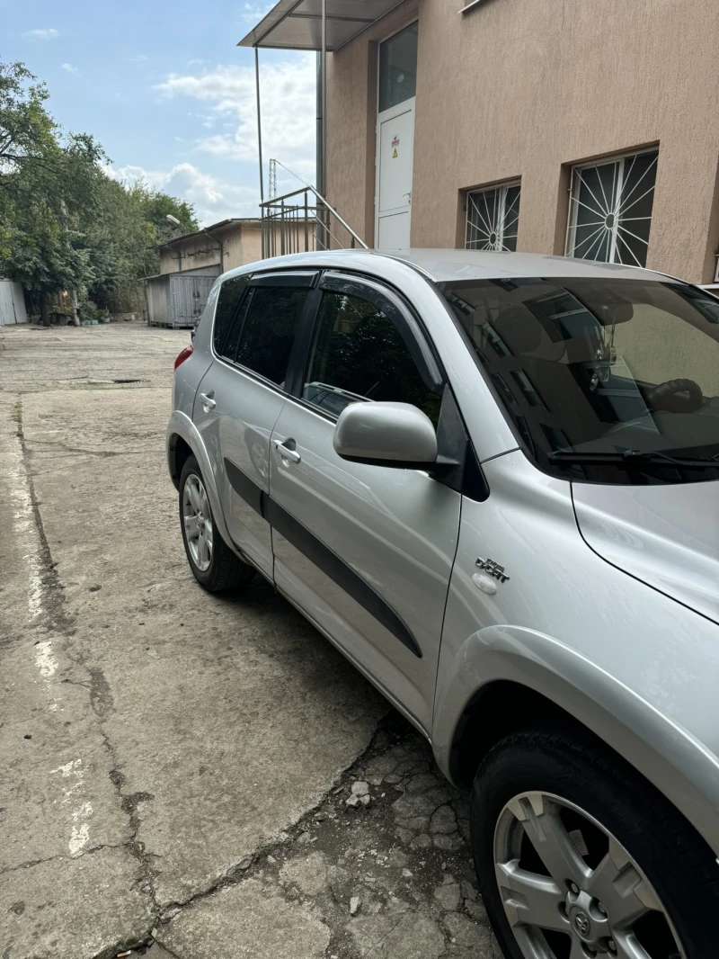 Toyota Rav4 2.2d, снимка 4 - Автомобили и джипове - 47107936