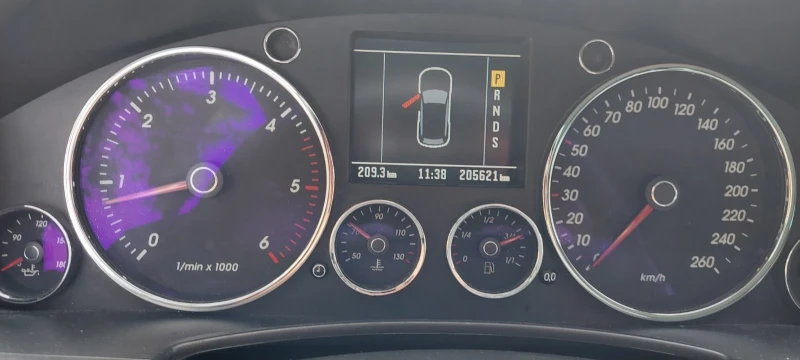 VW Touareg 3.0 , снимка 4 - Автомобили и джипове - 52909237