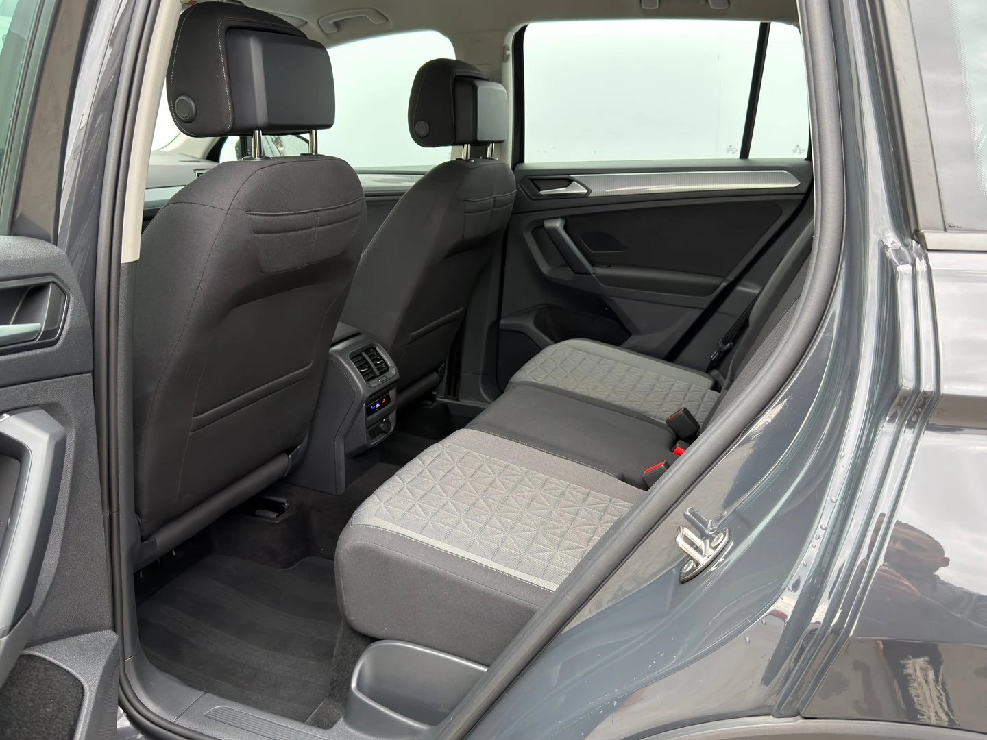 VW Tiguan Elegance 1.4 eHybrid OPF DSG, снимка 8 - Автомобили и джипове - 53322458