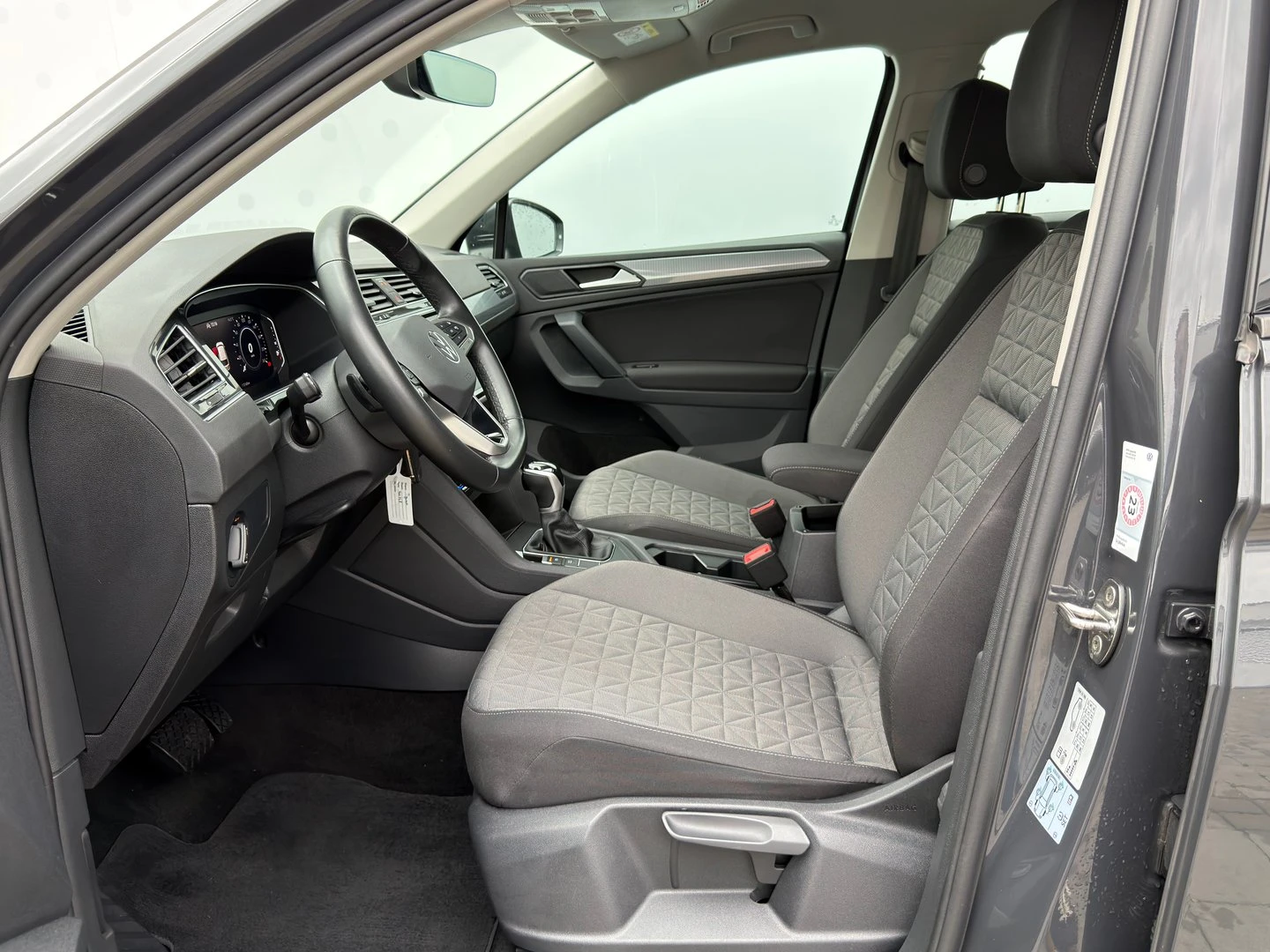 VW Tiguan Elegance 1.4 eHybrid OPF DSG, снимка 6 - Автомобили и джипове - 53322458