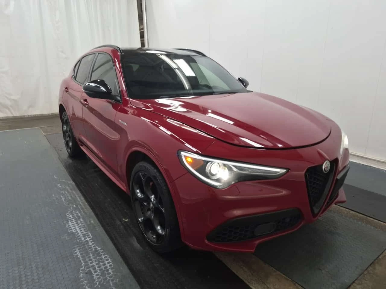 Alfa Romeo Stelvio * VELOCE * CARFAX * ЦЕНА ДО БГ, снимка 2 - Автомобили и джипове - 54527330