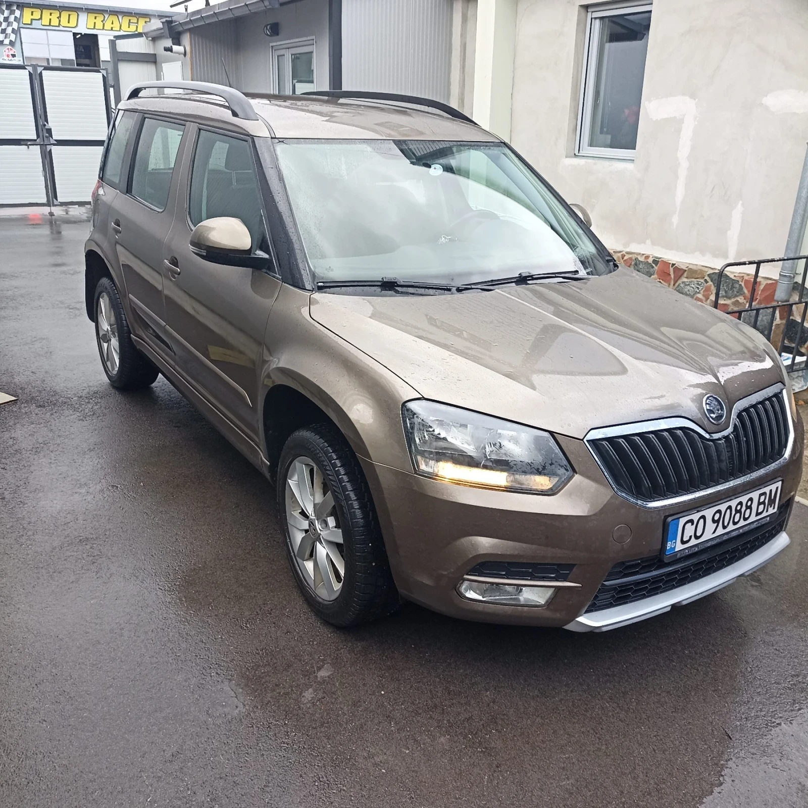 Skoda Yeti, снимка 4 - Автомобили и джипове - 54990755