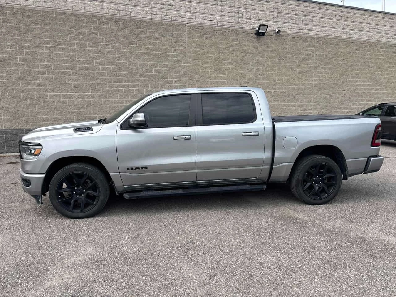 Dodge RAM 1500 * Sport * CARFAX * БЕЗ ПЪРВОНАЧАЛНА ВНОСКА, снимка 2 - Автомобили и джипове - 56244055