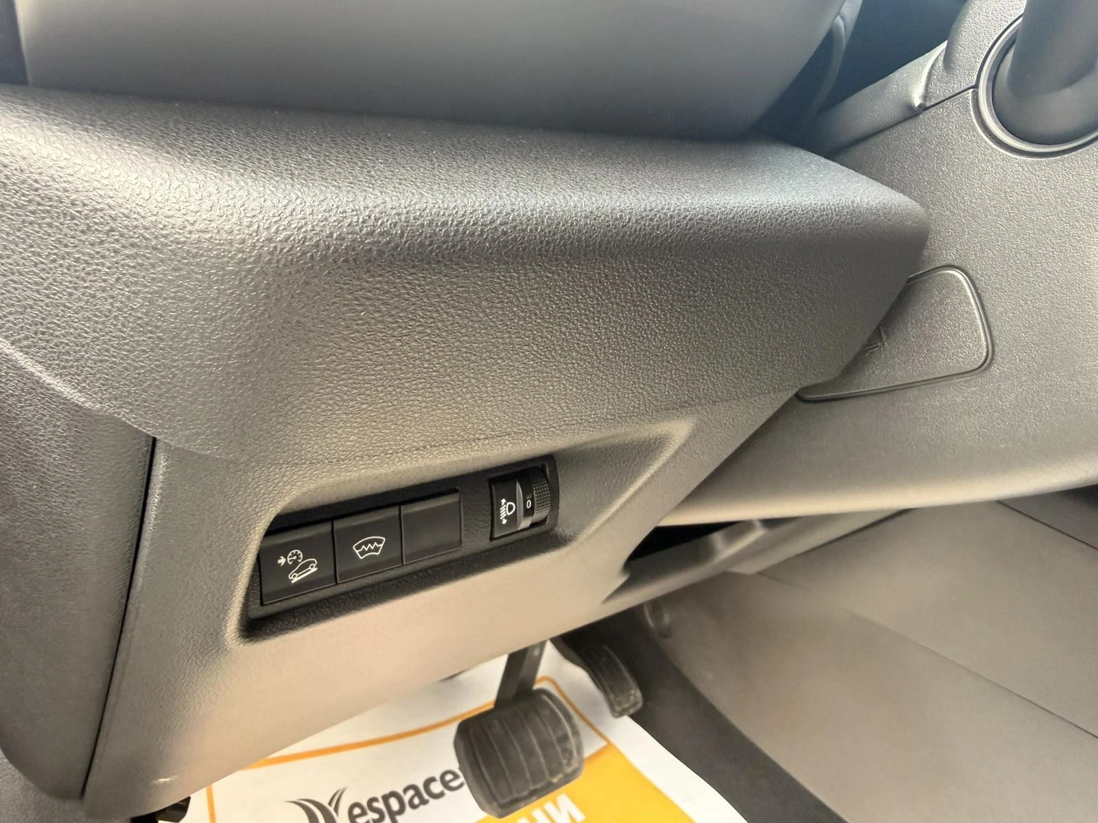 Jeep Avenger ALTITUDE 1.2 e-Hybrid 48V Petrol 110 hp 6-DCT, снимка 16 - Автомобили и джипове - 56311353