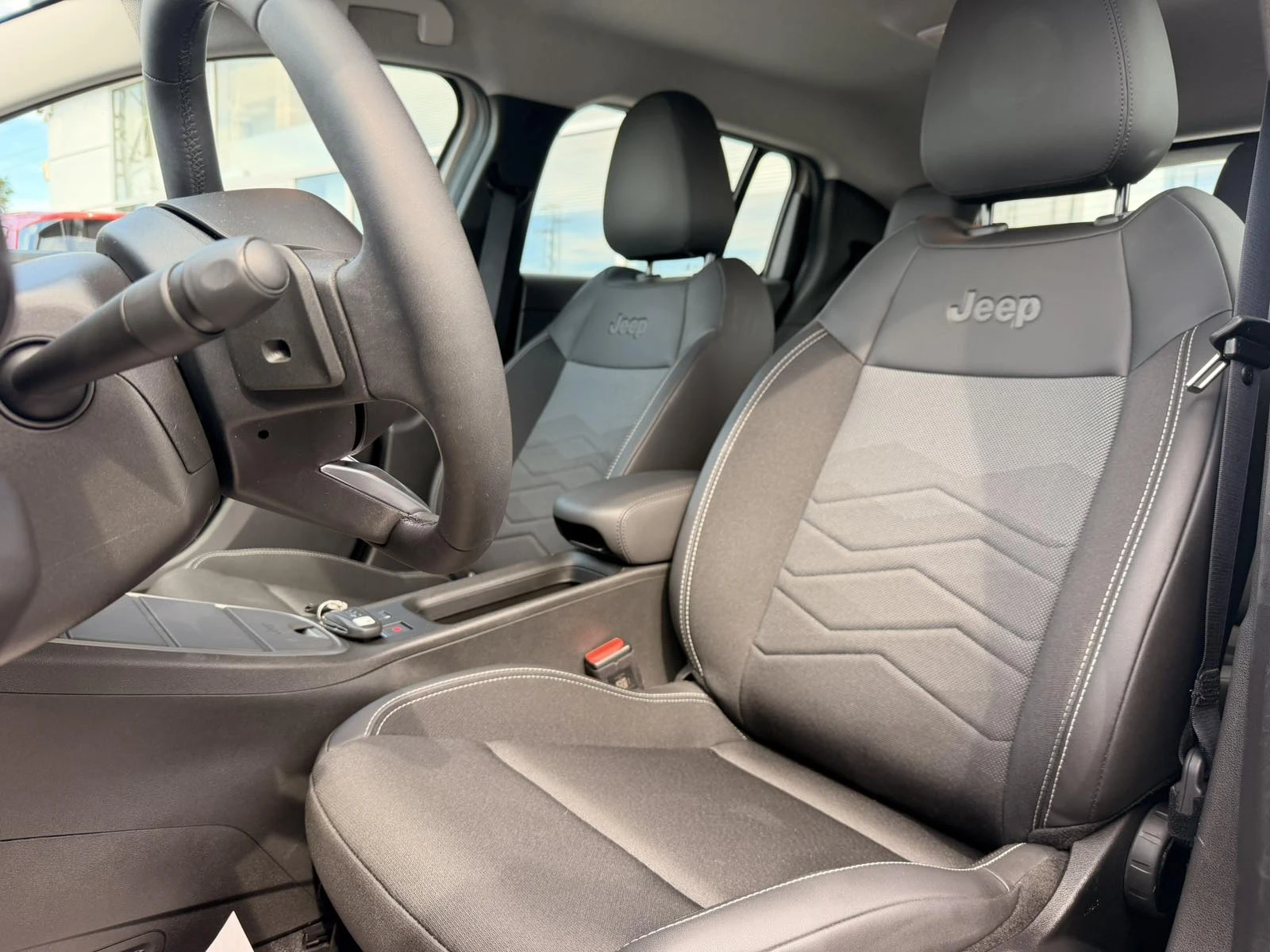 Jeep Avenger ALTITUDE 1.2 e-Hybrid 48V Petrol 110 hp 6-DCT, снимка 11 - Автомобили и джипове - 56311353