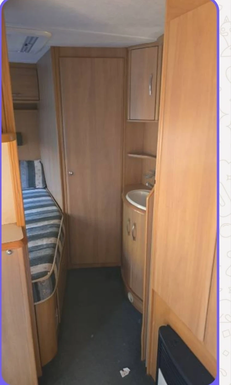 Каравана Swift Арчуей Уудфорд, снимка 11 - Каравани и кемпери - 56235083