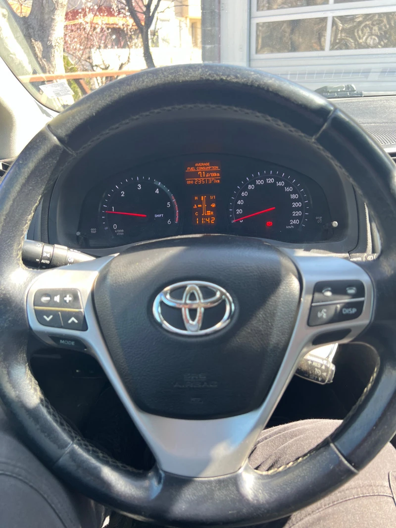 Toyota Avensis, снимка 16 - Автомобили и джипове - 44821127