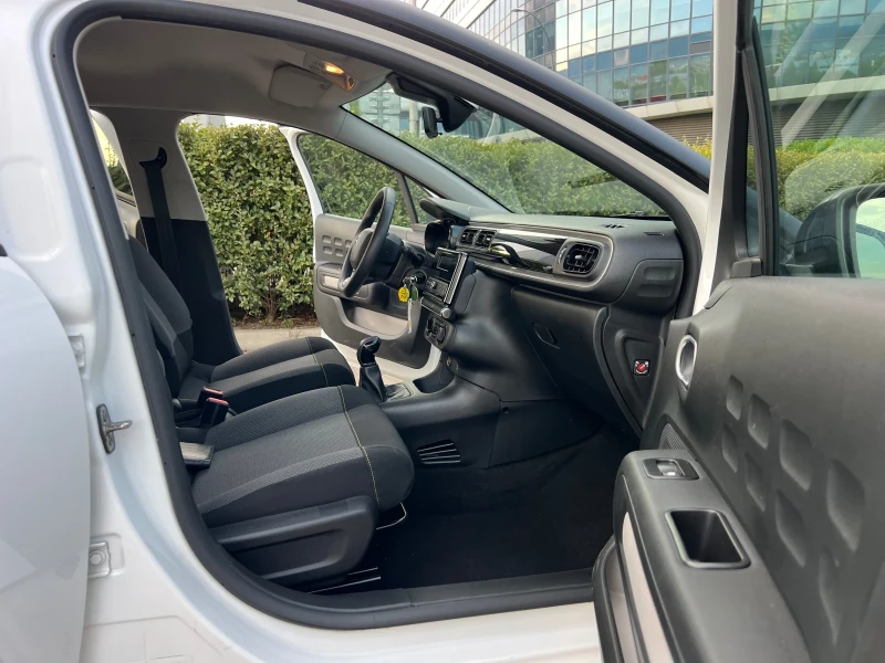 Citroen C3 1.2i* НОВ, снимка 10 - Автомобили и джипове - 52442115