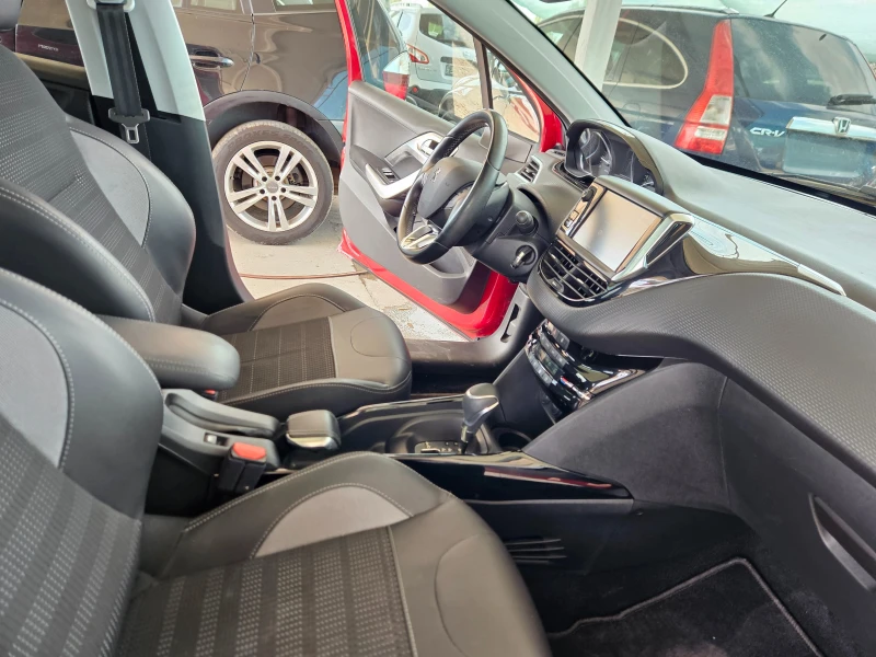 Peugeot 2008 Бензин автомат, снимка 13 - Автомобили и джипове - 51365592