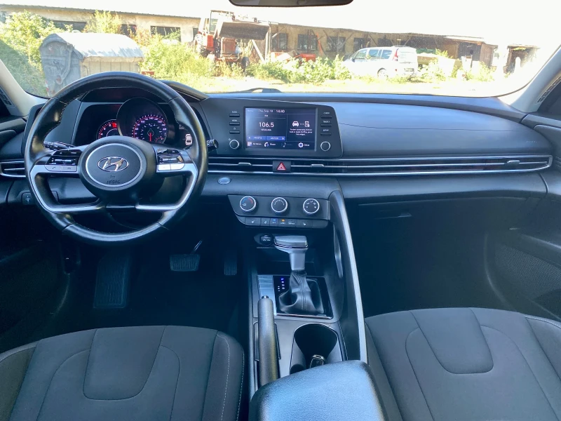 Hyundai Elantra 2.0 БЕНЗИН, Подгряване, Keyless GO, 8 ск. автомат, снимка 10 - Автомобили и джипове - 51759335