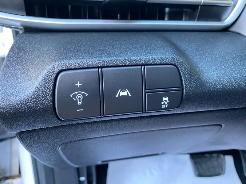 Hyundai Elantra 2.0 БЕНЗИН, Подгряване, Keyless GO, 8 ск. автомат, снимка 14 - Автомобили и джипове - 51759335