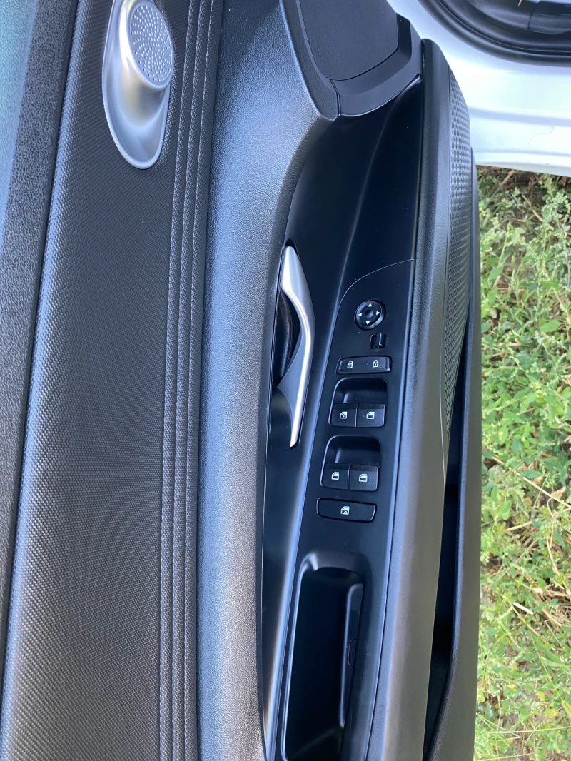 Hyundai Elantra 2.0 БЕНЗИН, Подгряване, Keyless GO, 8 ск. автомат, снимка 15 - Автомобили и джипове - 51759335