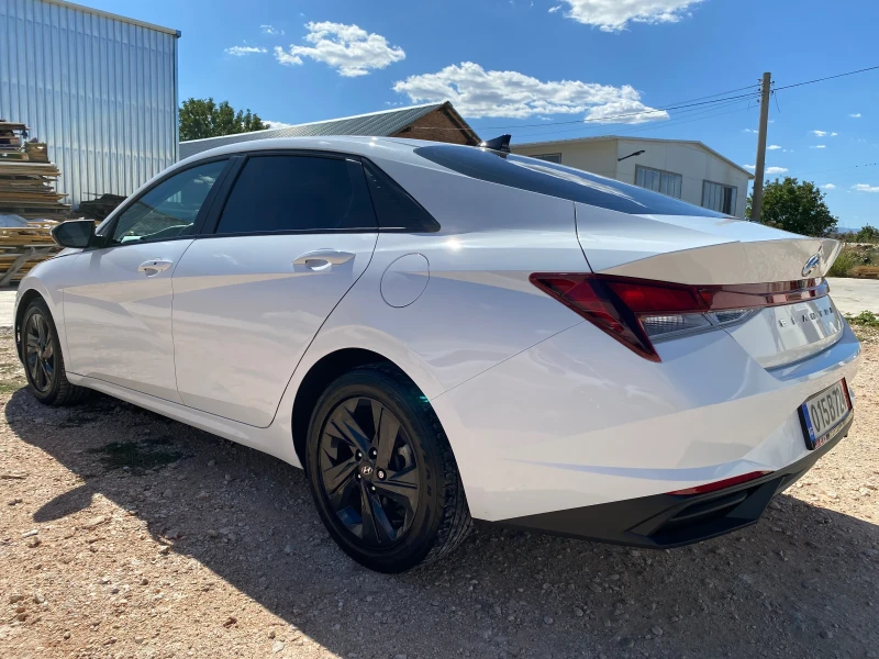 Hyundai Elantra 2.0 БЕНЗИН, Подгряване, Keyless GO, 8 ск. автомат, снимка 3 - Автомобили и джипове - 51759335