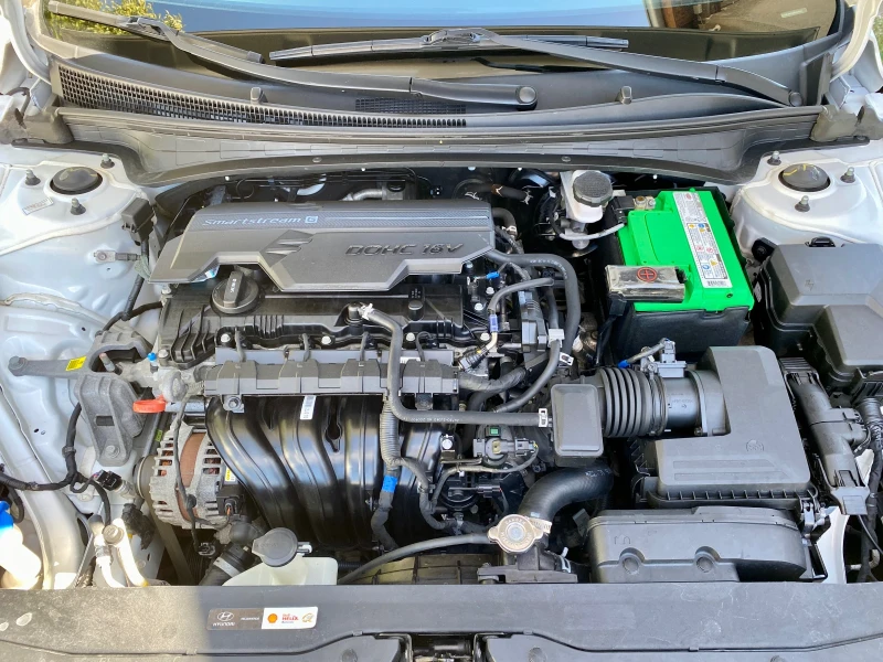 Hyundai Elantra 2.0 БЕНЗИН, Подгряване, Keyless GO, 8 ск. автомат, снимка 16 - Автомобили и джипове - 51759335