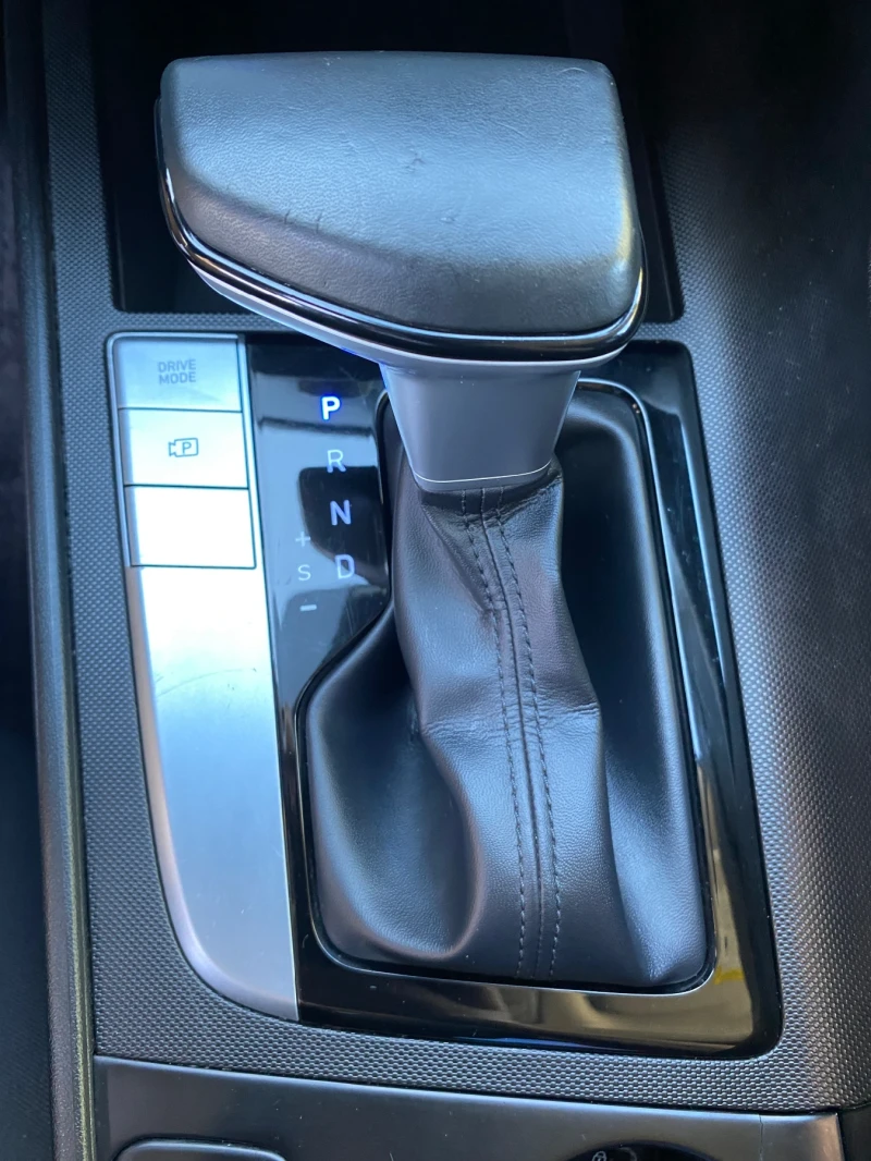 Hyundai Elantra 2.0 БЕНЗИН, Подгряване, Keyless GO, 8 ск. автомат, снимка 13 - Автомобили и джипове - 51759335