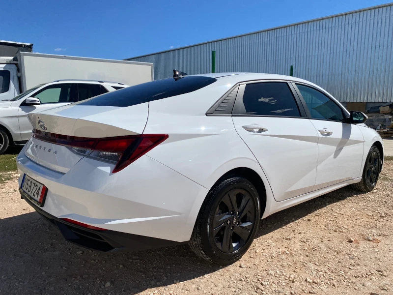 Hyundai Elantra 2.0 БЕНЗИН, Подгряване, Keyless GO, 8 ск. автомат, снимка 4 - Автомобили и джипове - 51759335