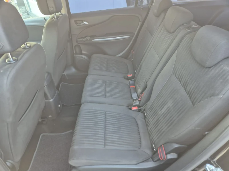 Opel Zafira 2.0, снимка 13 - Автомобили и джипове - 52280712