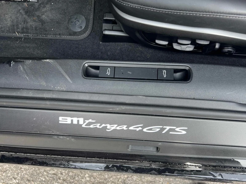 Porsche 911 * Targa 4 GTS * CARFAX * БЕЗ ПЪРВОНАЧАЛНА ВНОСКА, снимка 13 - Автомобили и джипове - 52891086