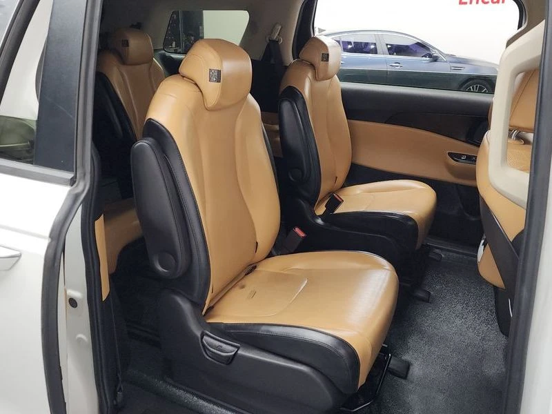 Kia Carnival 2.2 202 hp Automatic, снимка 16 - Автомобили и джипове - 55476963