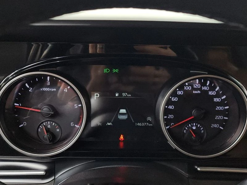 Kia Carnival 2.2 202 hp Automatic, снимка 10 - Автомобили и джипове - 55476963