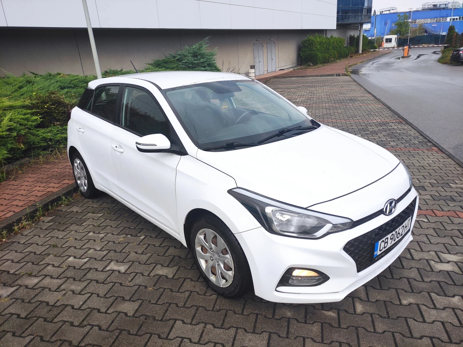 Hyundai I20 1.2/ 4 цил. Фейслифт от България Евро 6 - изображение 2