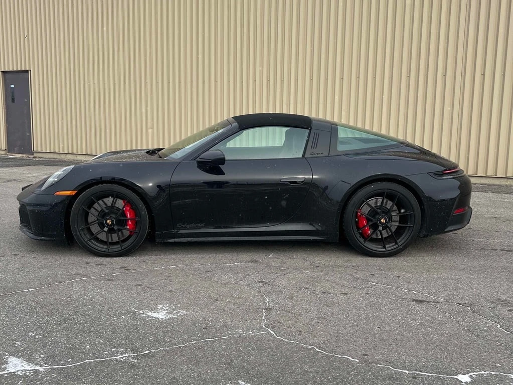 Porsche 911 * Targa 4 GTS * CARFAX * БЕЗ ПЪРВОНАЧАЛНА ВНОСКА - изображение 2
