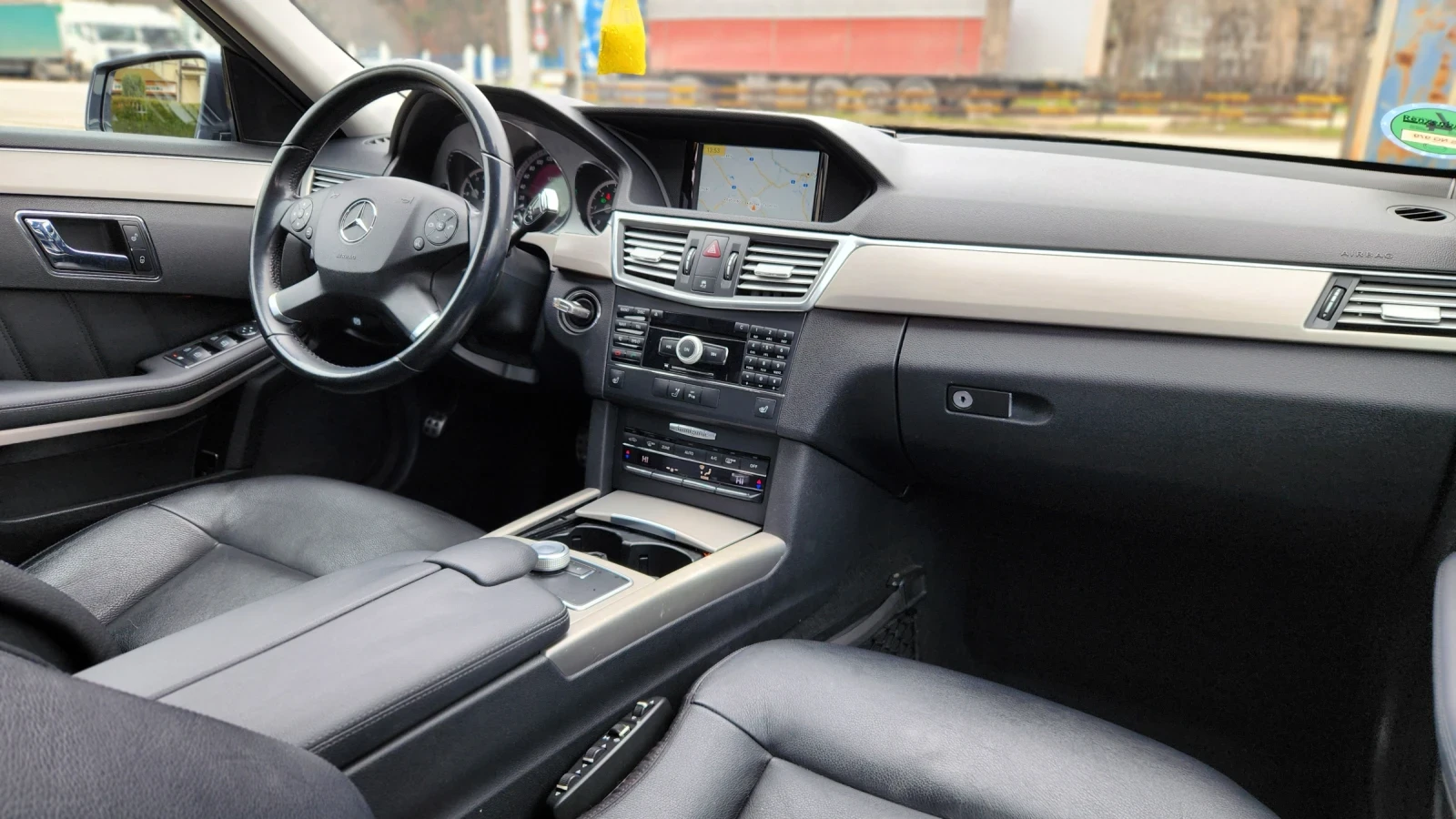 Mercedes-Benz E 350 КАТО НОВА - изображение 10
