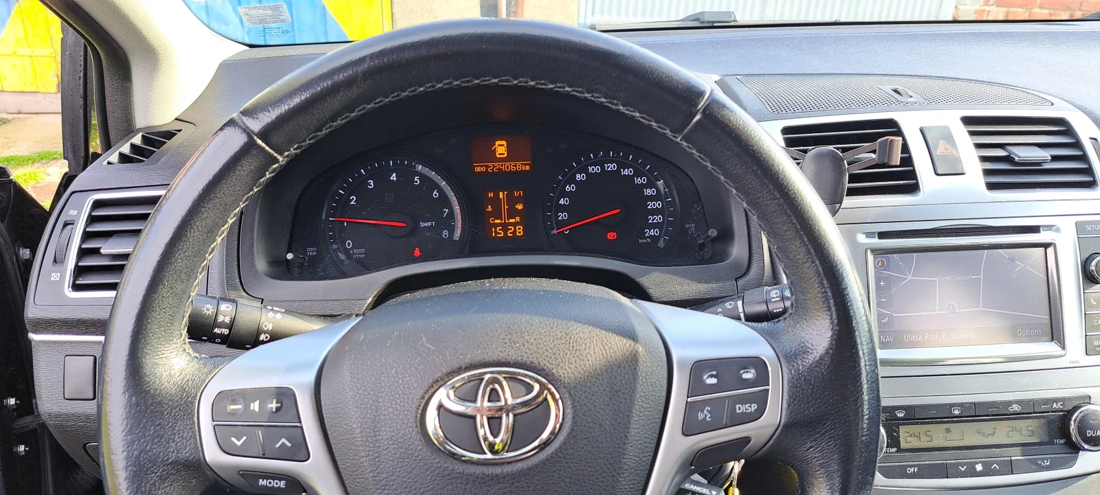 Toyota Avensis 1.8 VVT-i, снимка 16 - Автомобили и джипове - 53738204