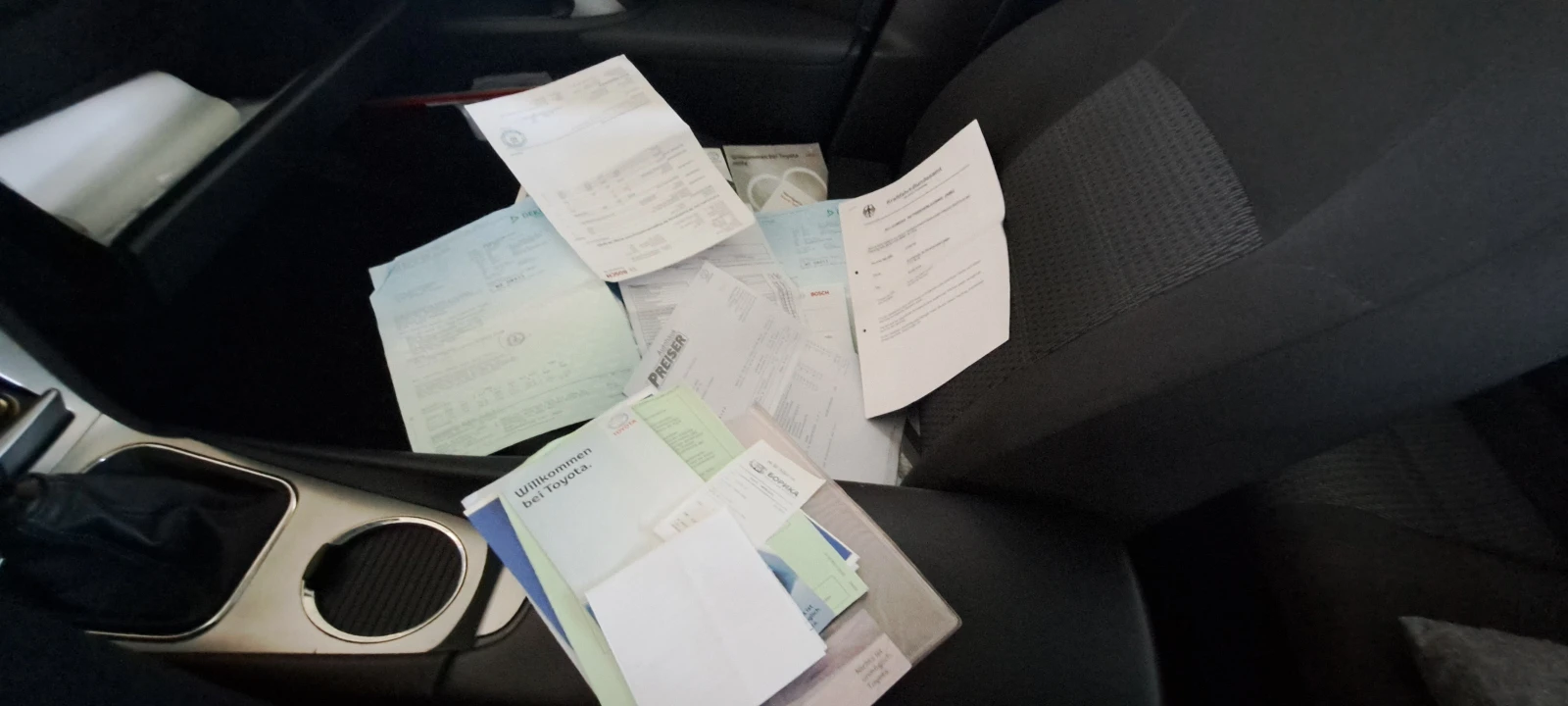 Toyota Avensis 1.8 VVT-i, снимка 14 - Автомобили и джипове - 53738204