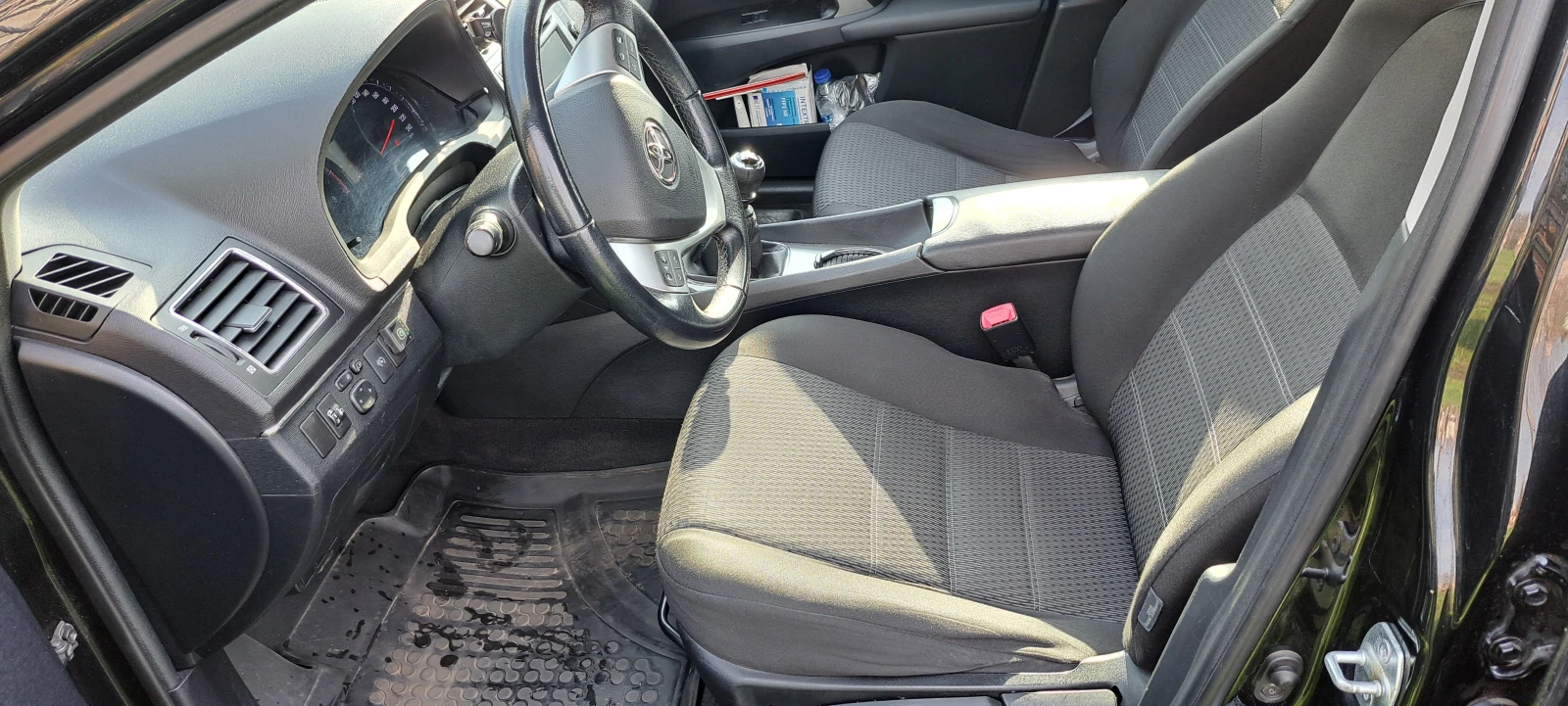 Toyota Avensis 1.8 VVT-i, снимка 12 - Автомобили и джипове - 53738204