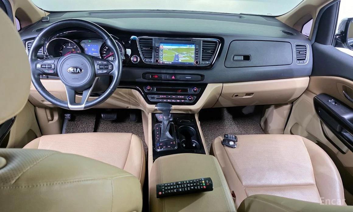 Kia Carnival, снимка 7 - Автомобили и джипове - 54001121