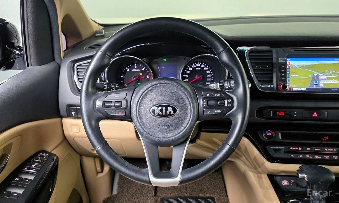 Kia Carnival, снимка 13 - Автомобили и джипове - 54001121