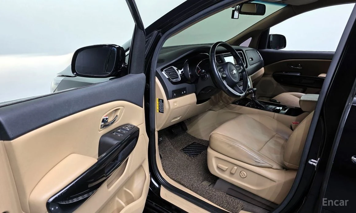 Kia Carnival, снимка 11 - Автомобили и джипове - 54001121