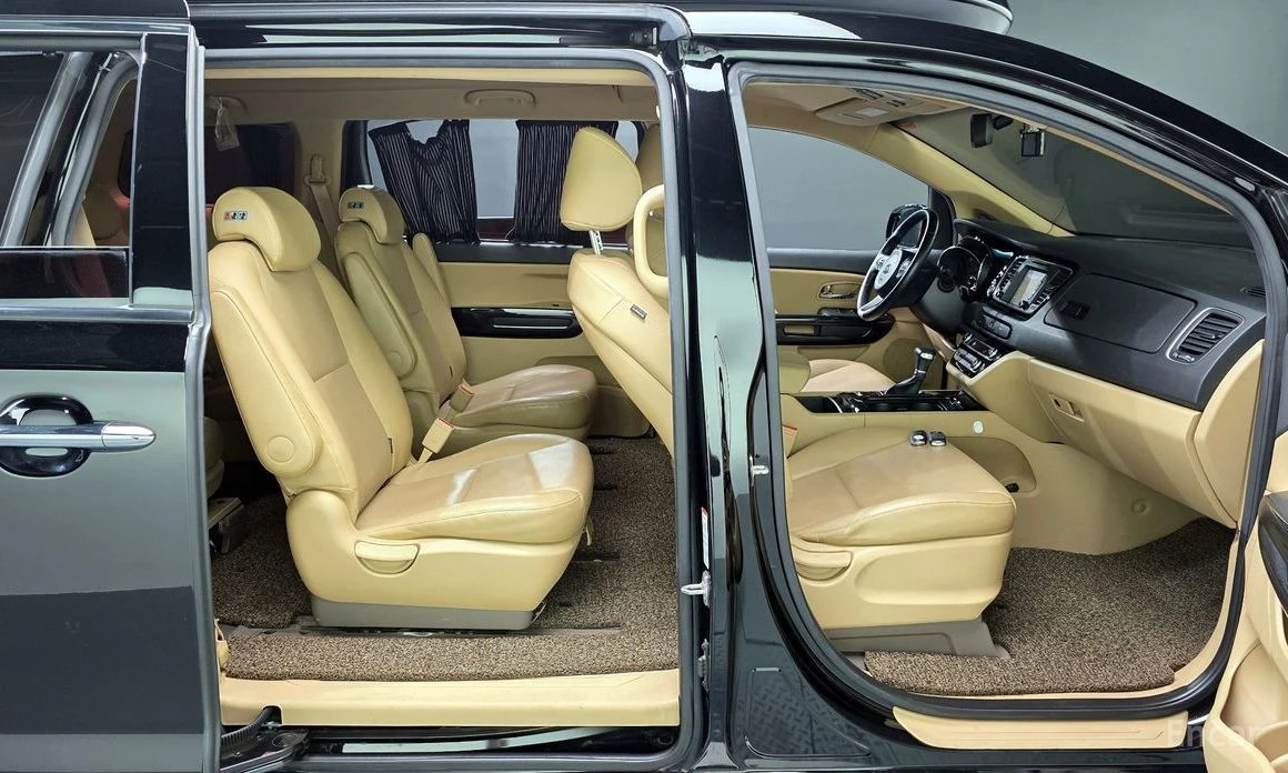 Kia Carnival, снимка 10 - Автомобили и джипове - 54001121