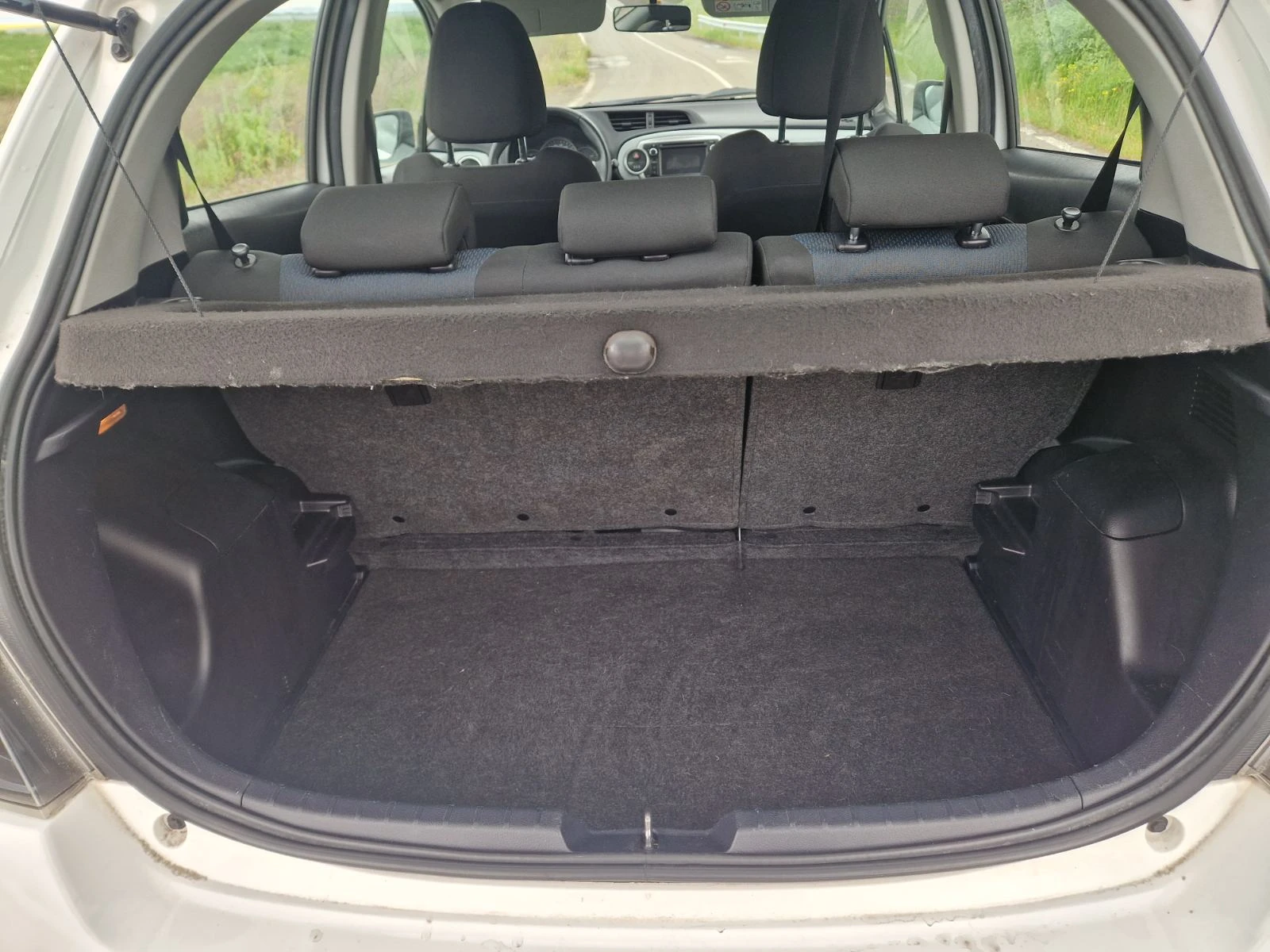 Toyota Yaris 1.5 Hybrid Lounge, снимка 16 - Автомобили и джипове - 54370618
