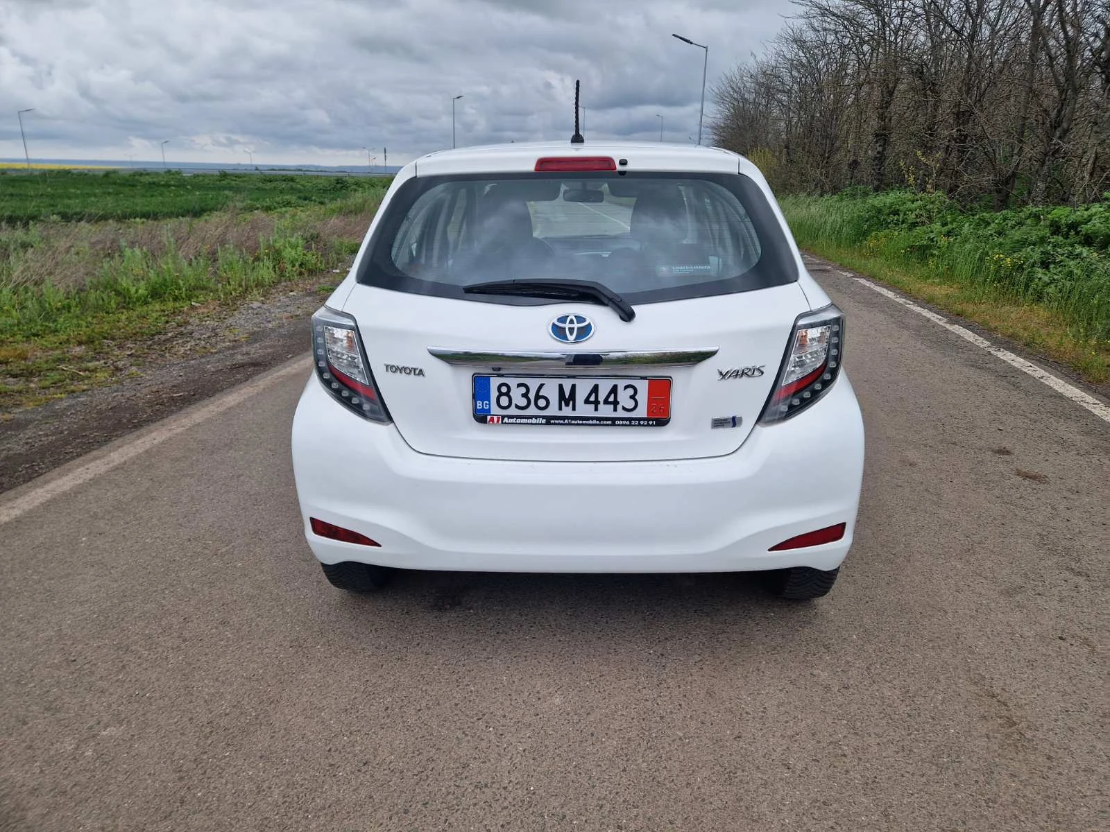 Toyota Yaris 1.5 Hybrid Lounge, снимка 6 - Автомобили и джипове - 54370618