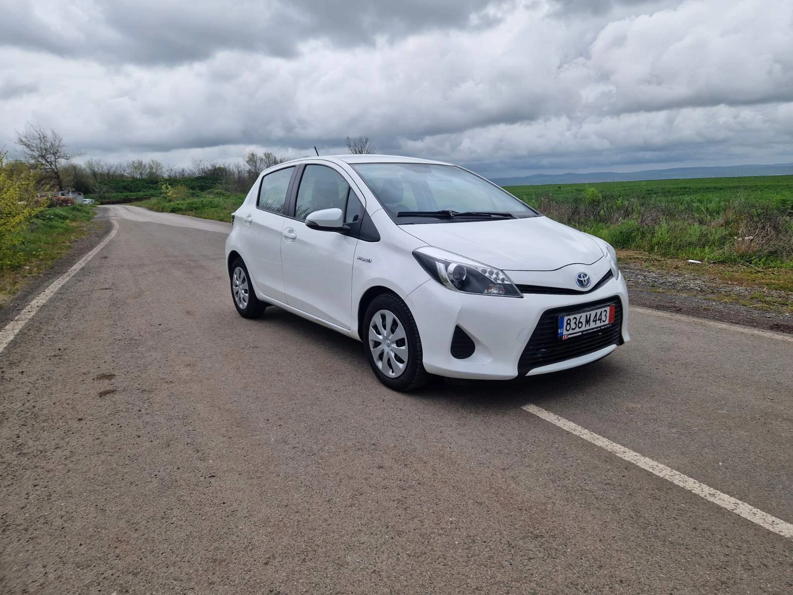 Toyota Yaris 1.5 Hybrid Lounge, снимка 3 - Автомобили и джипове - 54370618