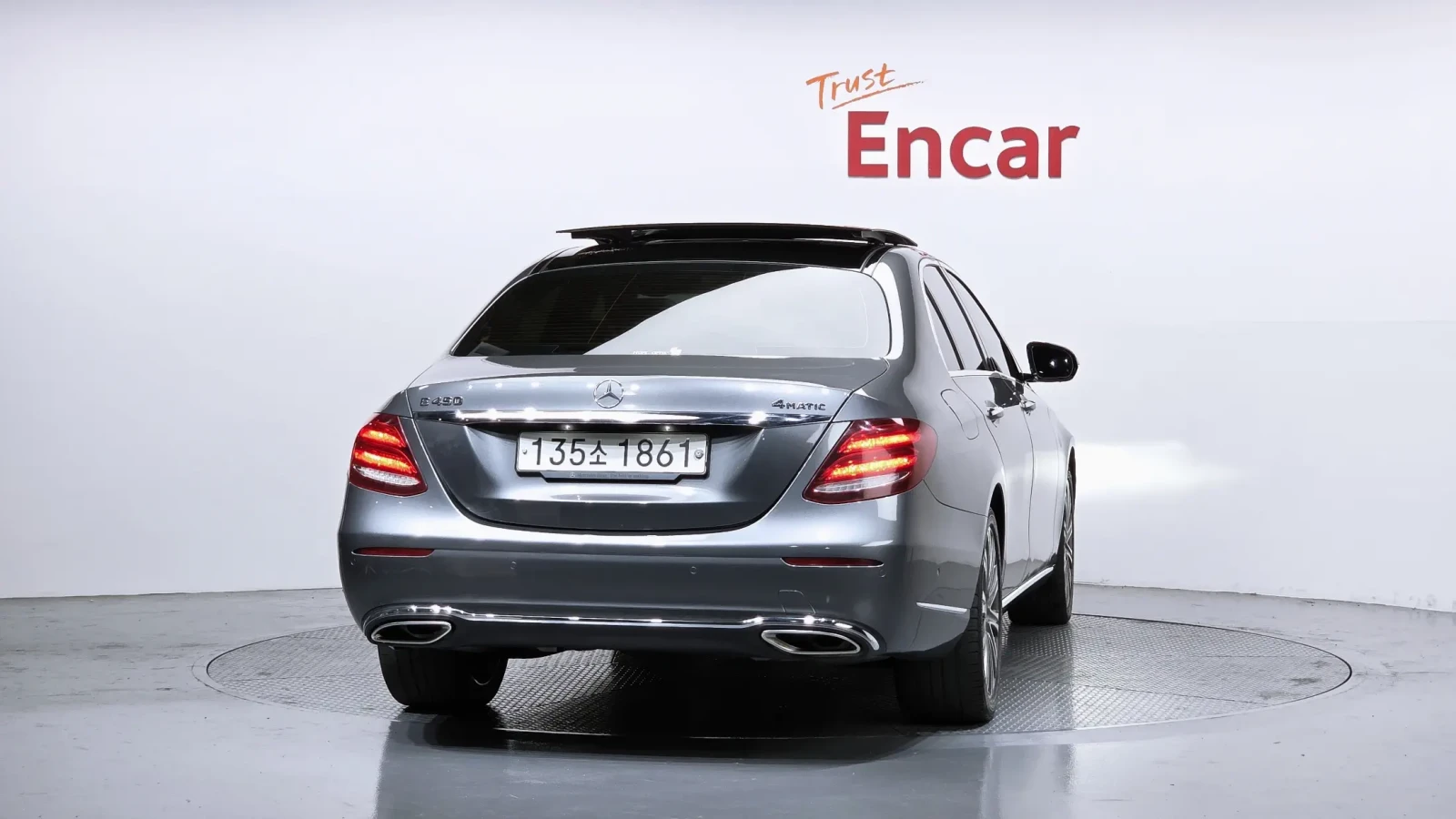 Mercedes-Benz E 450 4MATIC| BURMESTER| DISTRONIC| HUD| ОБДУХ| 360, снимка 3 - Автомобили и джипове - 54620922