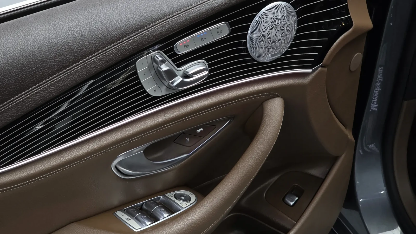 Mercedes-Benz E 450 4MATIC| BURMESTER| DISTRONIC| HUD| ОБДУХ| 360, снимка 6 - Автомобили и джипове - 54620922