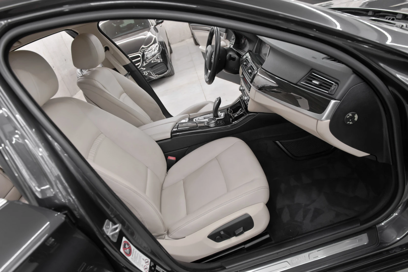 BMW 530 D* Facelift* LuxuryLine* , снимка 12 - Автомобили и джипове - 54658110