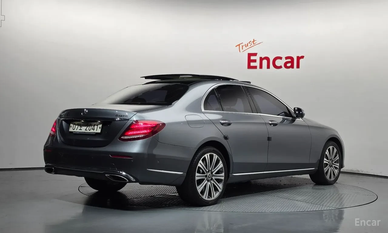 Mercedes-Benz E 400 360view* Pano* Burmester* Обдухване* Подгрев* HUD*, снимка 2 - Автомобили и джипове - 55811104
