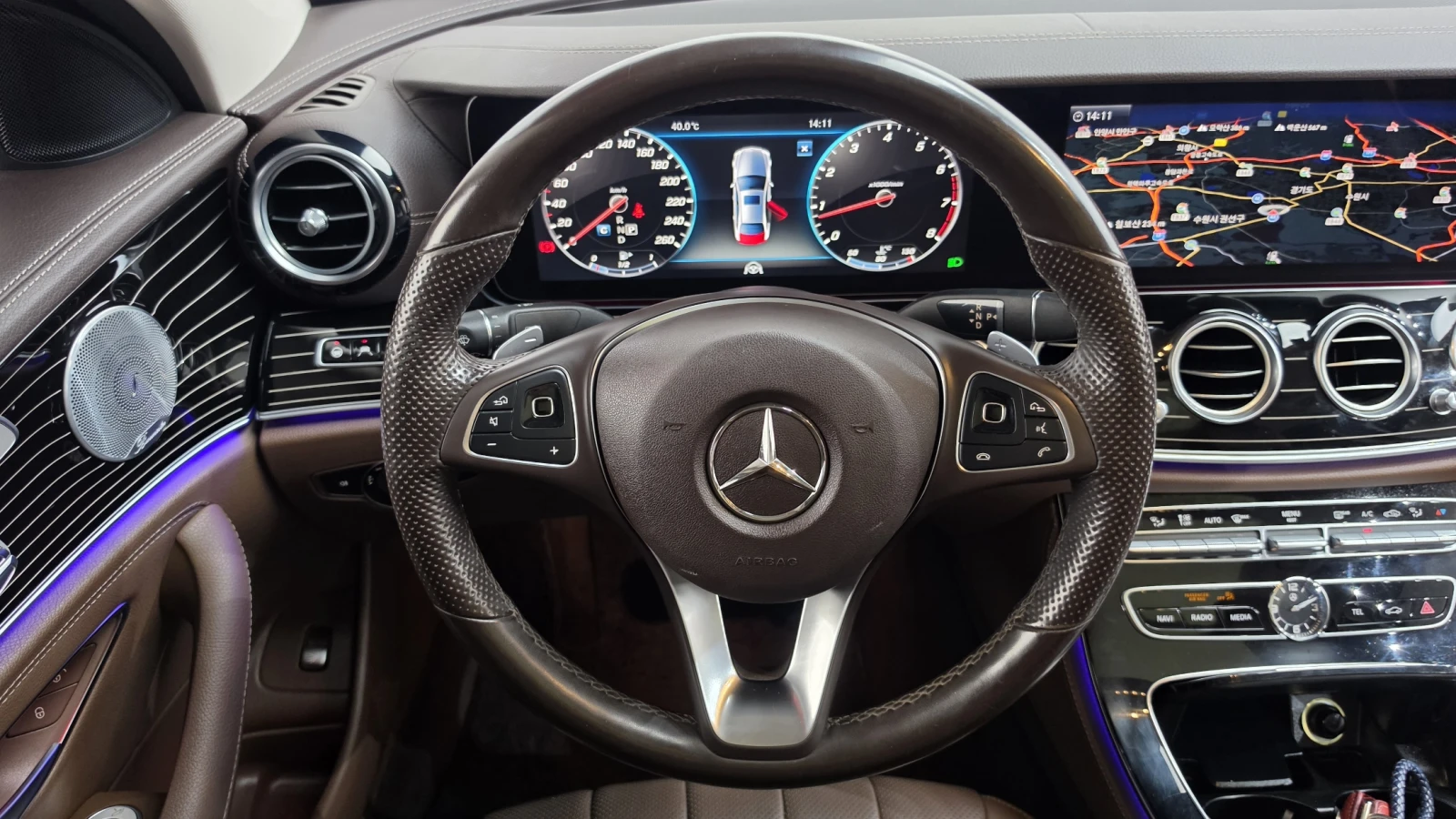 Mercedes-Benz E 400 360view* Pano* Burmester* Обдухване* Подгрев* HUD*, снимка 8 - Автомобили и джипове - 55811104