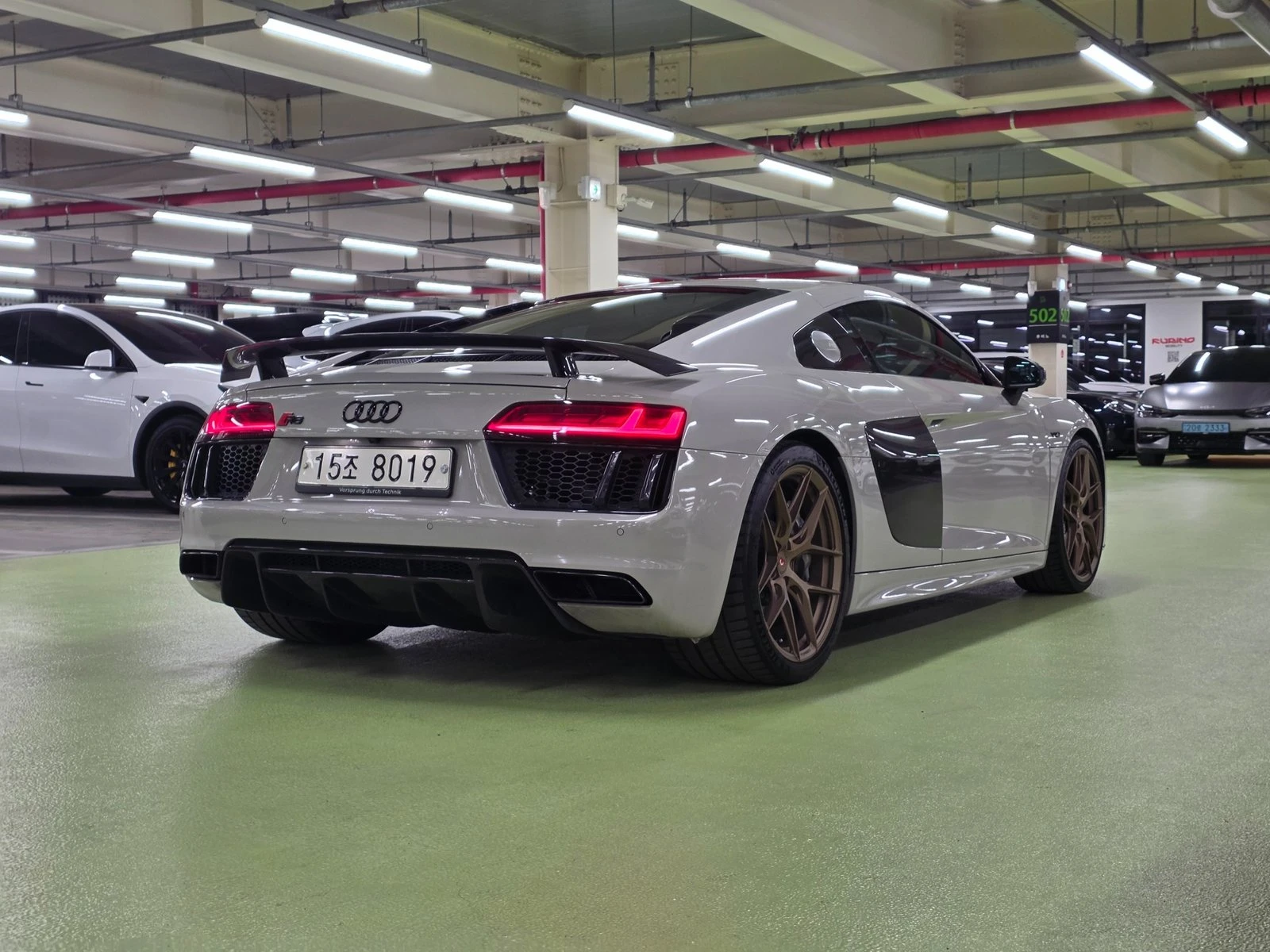 Audi R8 V10 Plus НАЛИЧНА КРАЙНА ЦЕНА, снимка 5 - Автомобили и джипове - 55238009