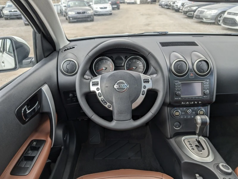 Nissan Qashqai 2.0dCi* Автоматик* 4Х4* 6+ 1, снимка 8 - Автомобили и джипове - 46835501