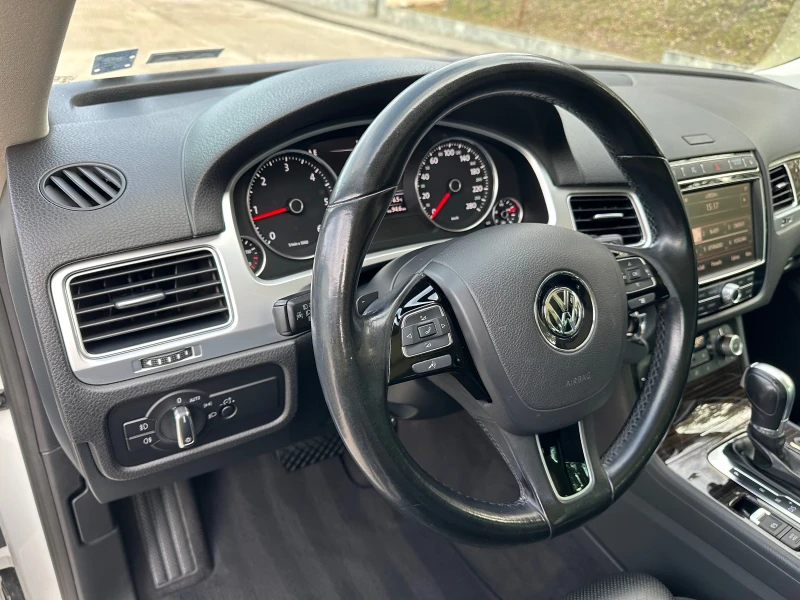 VW Touareg 3.0TDI* V6* FaceLift, снимка 16 - Автомобили и джипове - 49593535