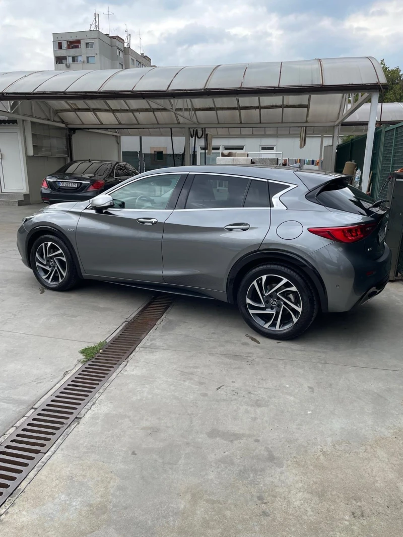 Infiniti Q30 Premium 4x4, снимка 3 - Автомобили и джипове - 52244620