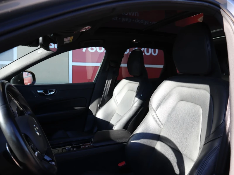 Volvo XC60 Hybrid Plug-in T8 R-Design eAWD, снимка 14 - Автомобили и джипове - 52258726