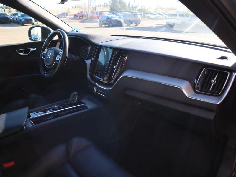 Volvo XC60 Hybrid Plug-in T8 R-Design eAWD, снимка 11 - Автомобили и джипове - 52258726